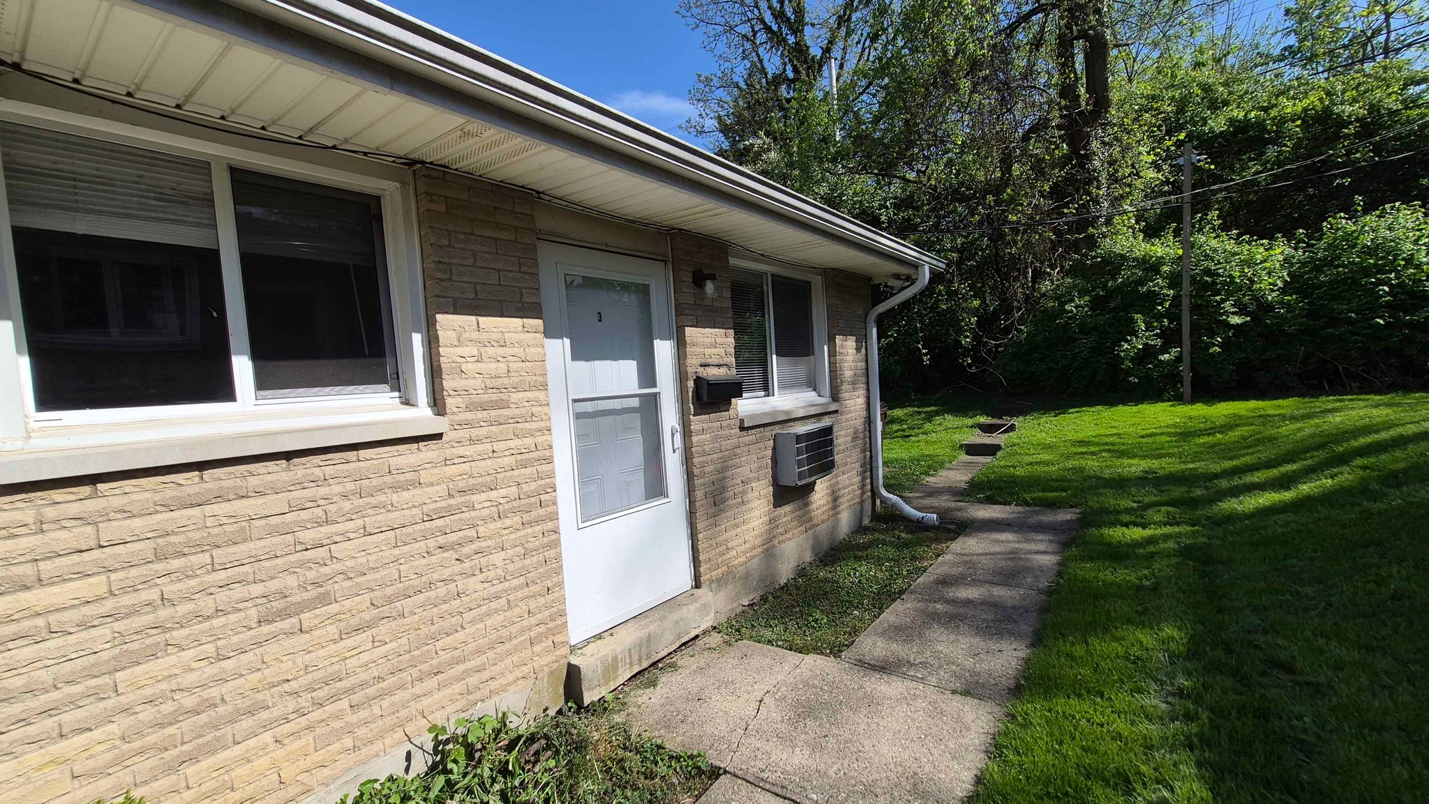 Dayton Apartment: 250 E Nottingham Unit #3
