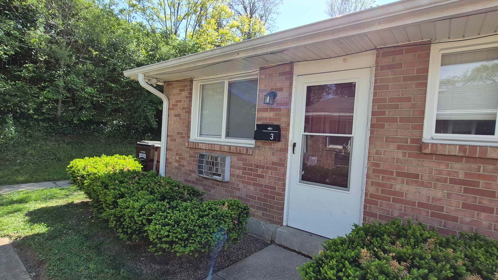 Dayton Multiplex: 262 E Nottingham Unit 3