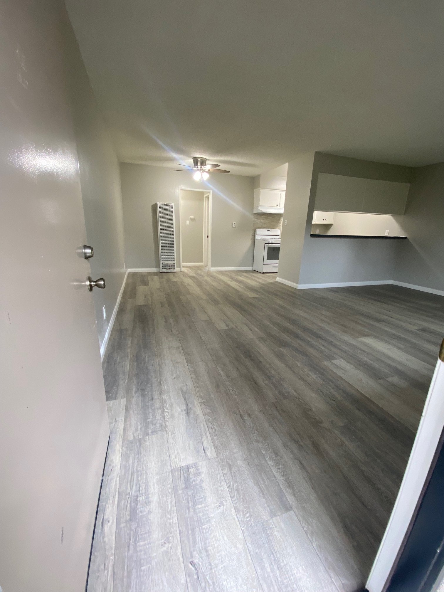 Azusa Apartment: 1133 E Alosta Ave