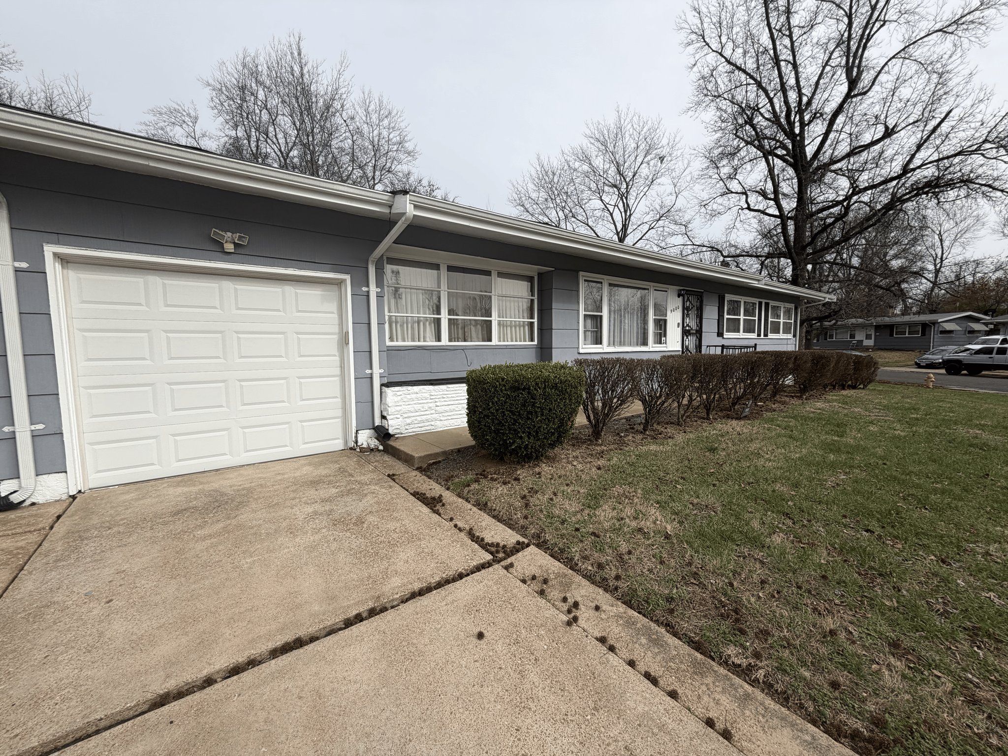 SAINT LOUIS House: 9000 clarion drive