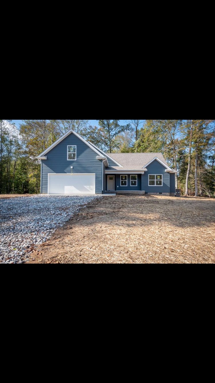 Fairview House: 300 Clancey Ln