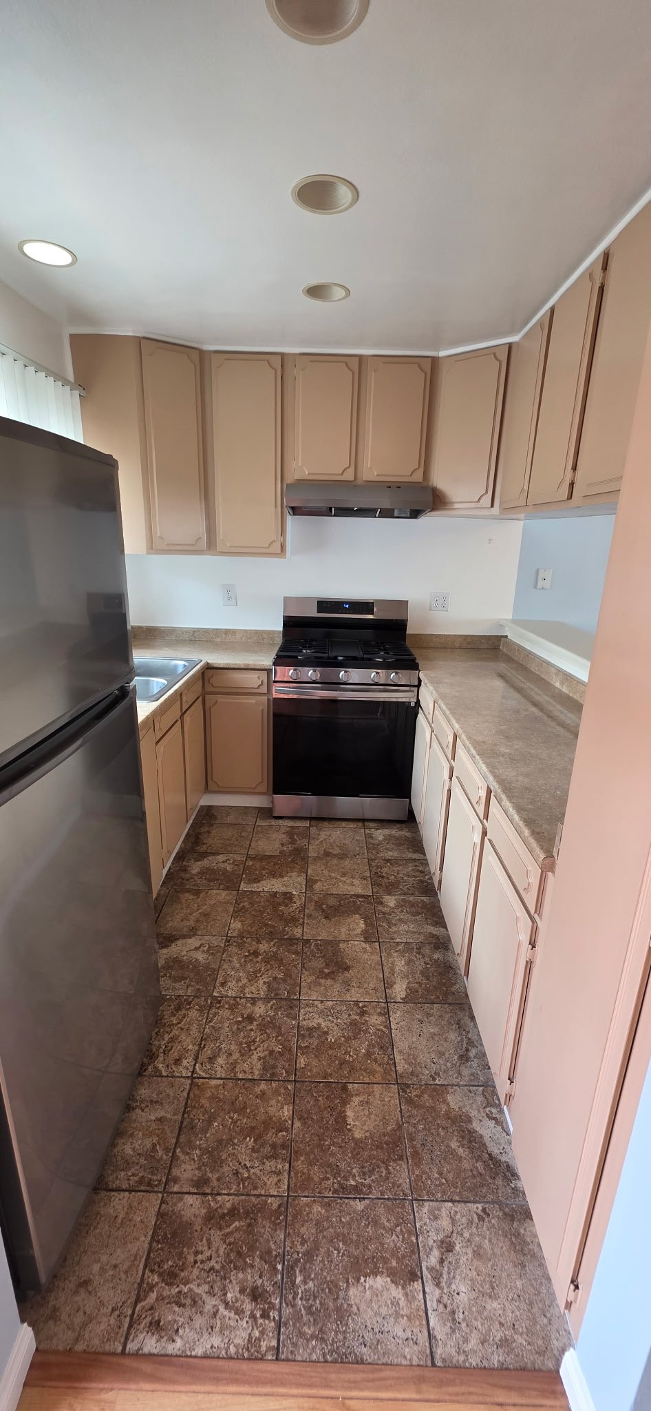 Glendale Apartment: 125 Olive St