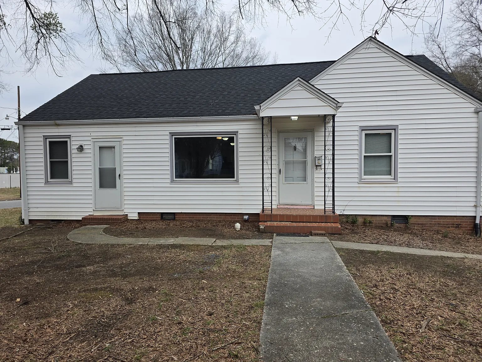 Salisbury House: 202 N Merritt ave