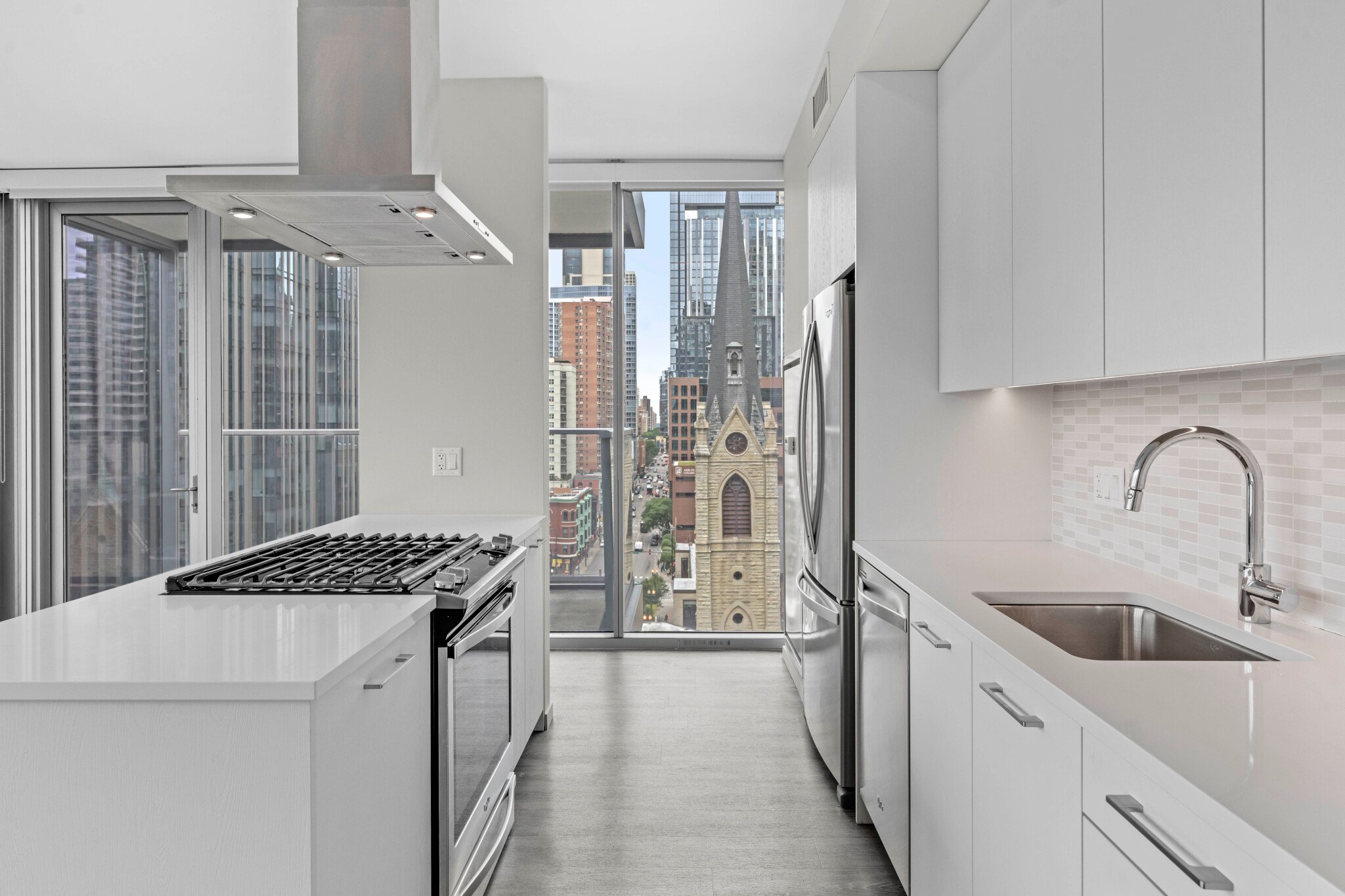 Chicago Condo: 3 E Superior
