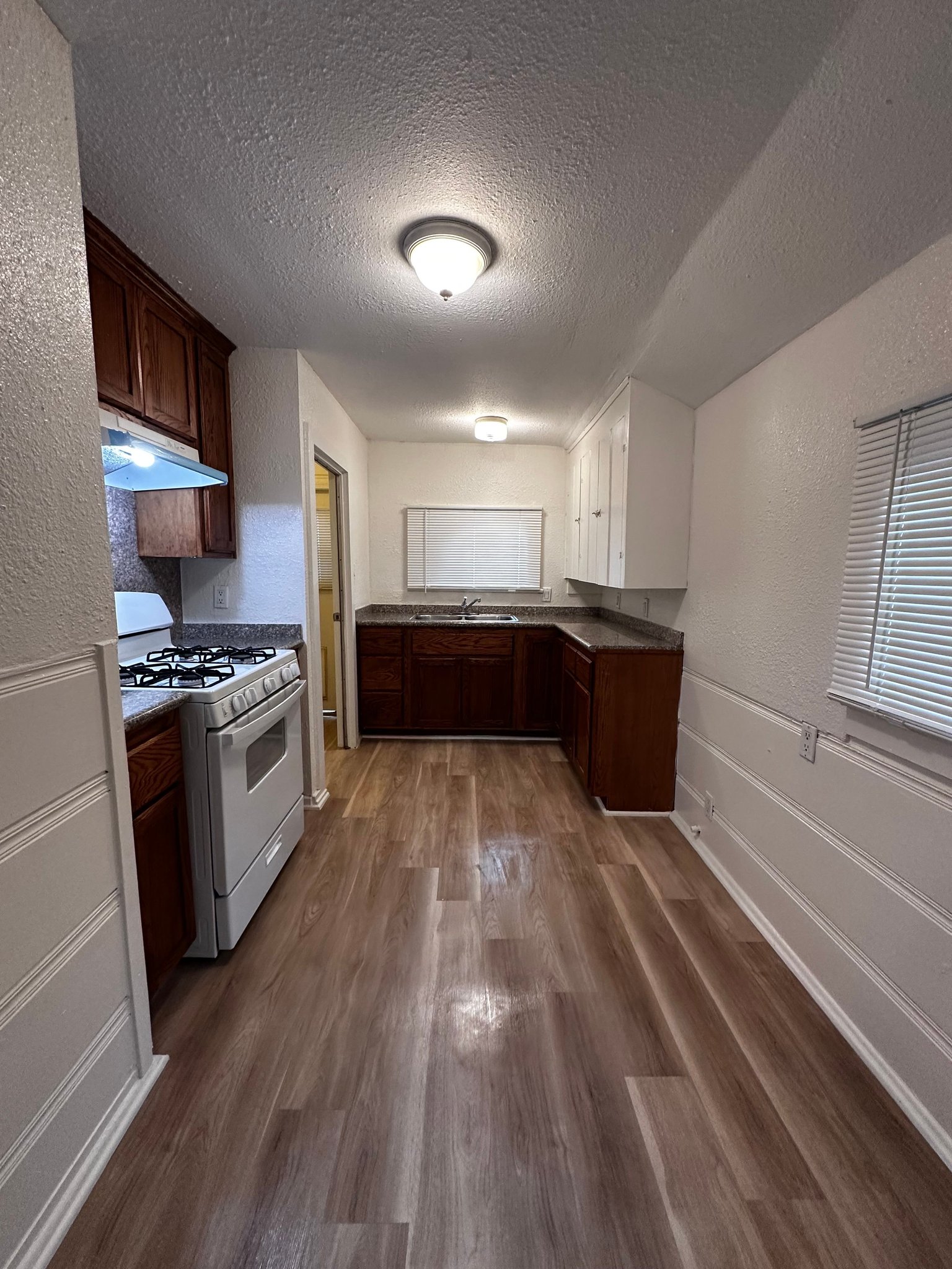 Monrovia House: 722 S Magnolia Ave