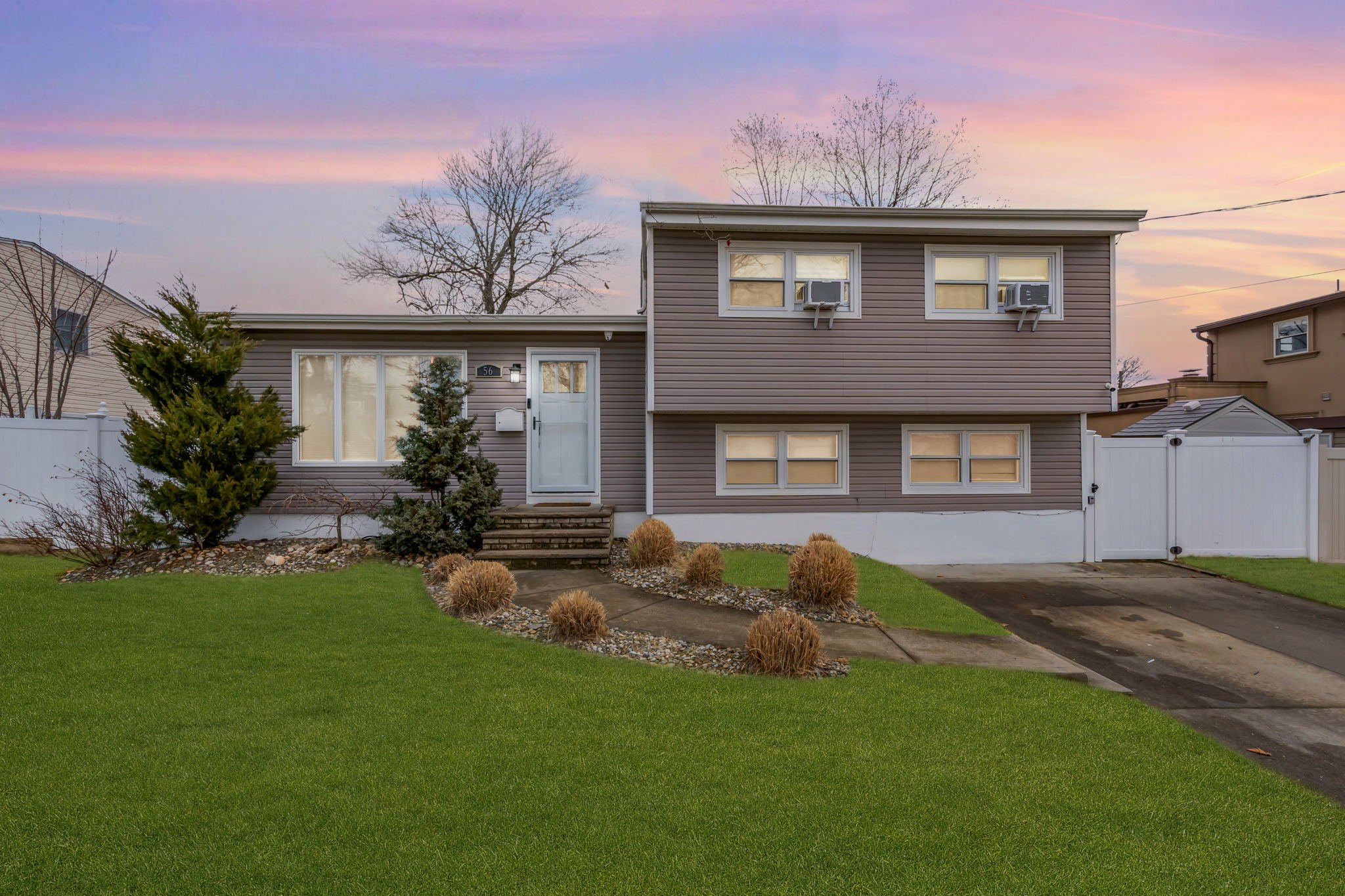 Old Bridge House: 56 Grace Dr