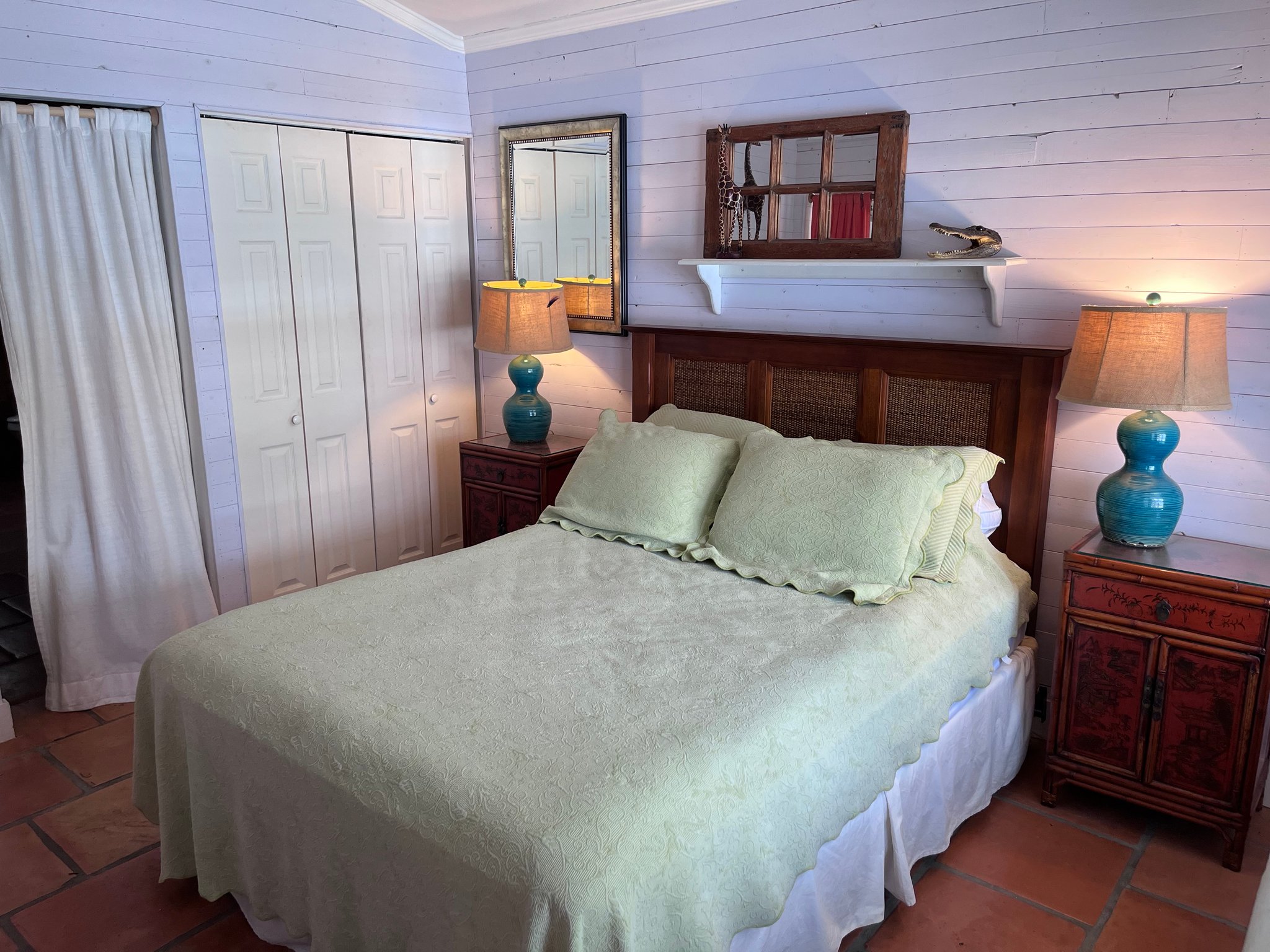 Lake Worth Beach House: 525 N Lakeside Dr