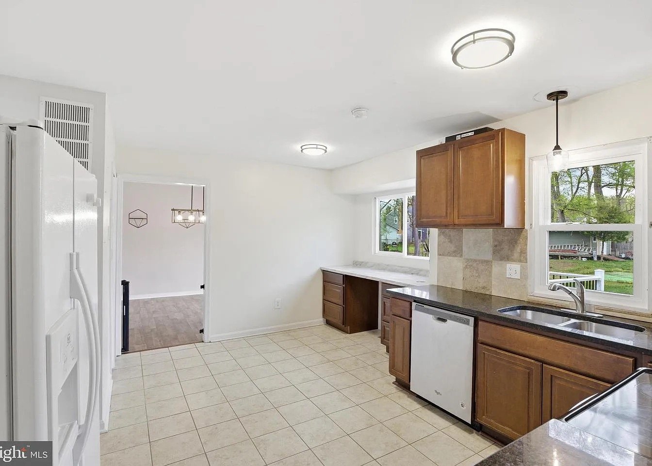 Palatine House: 1551 E Anderson Dr,