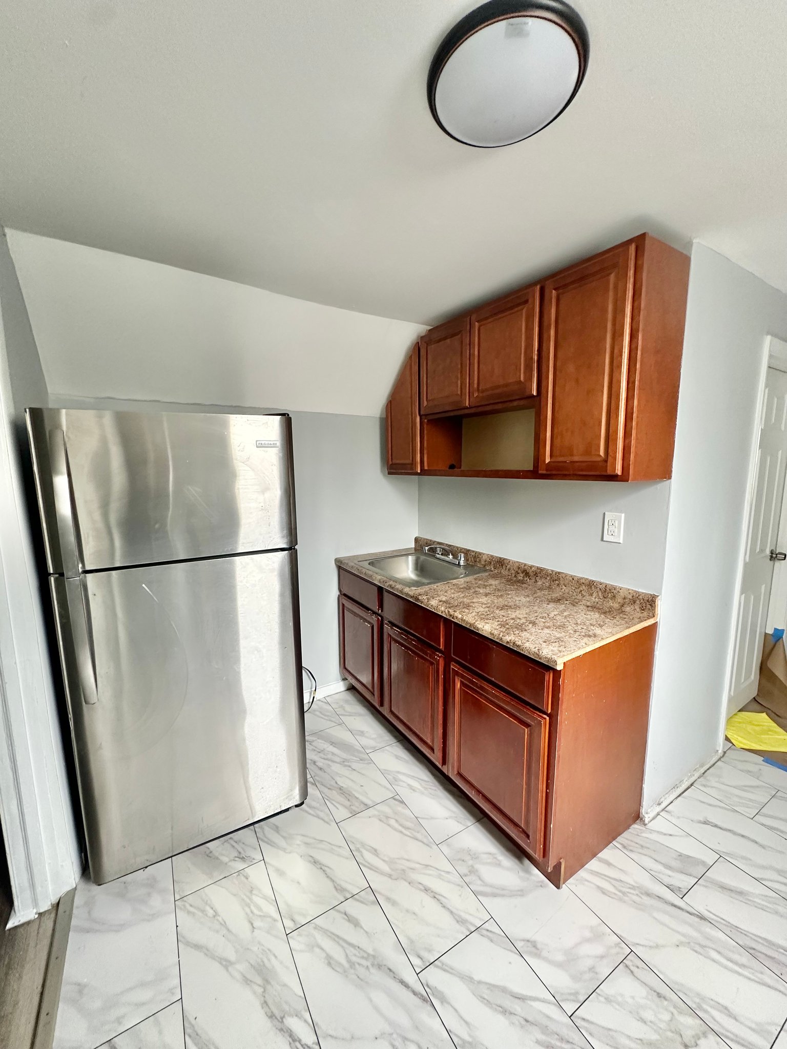 Irvington Apartment: 1048 Grove St