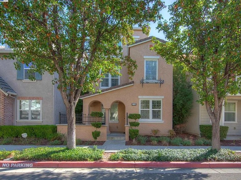 Tracy House: 2168 Wellington Dr