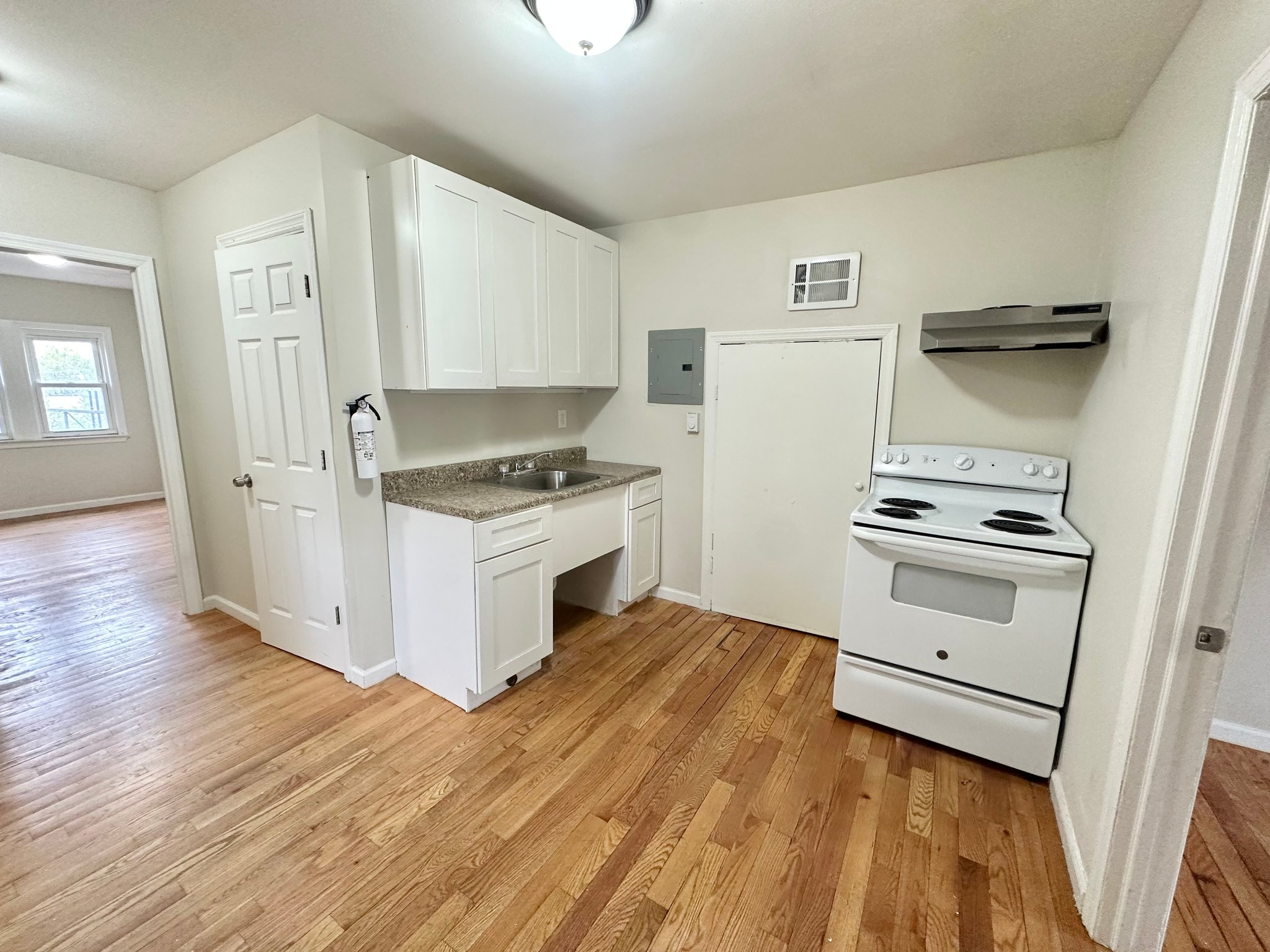 Newark Apartment: 86 Stuyvesant Ave