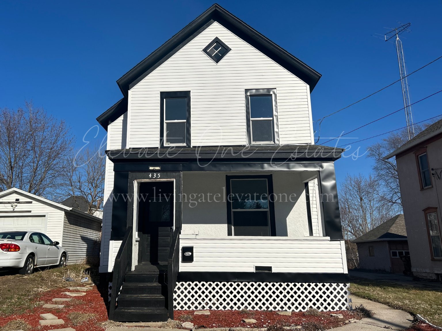 Freeport House: 435 N Apple