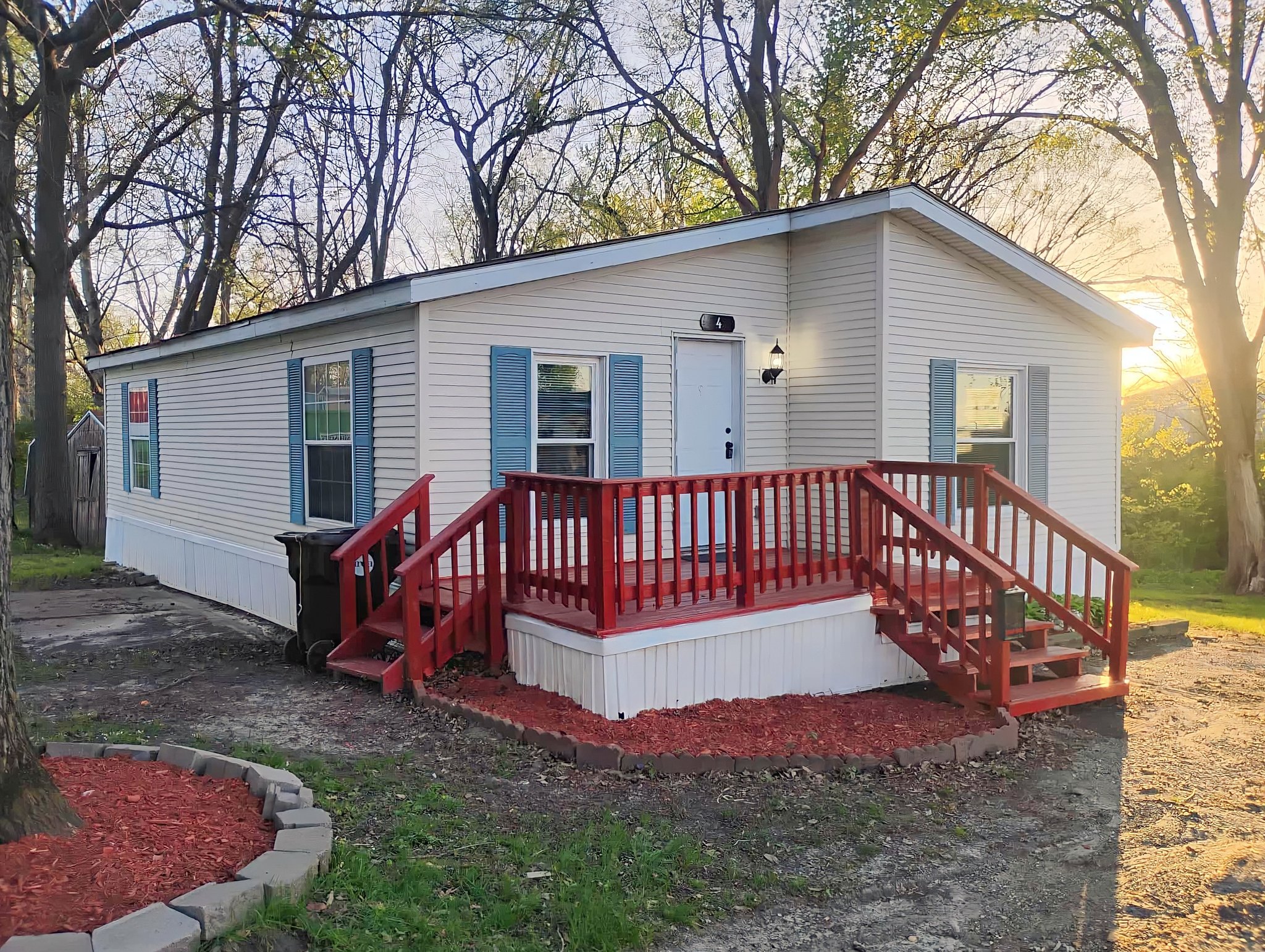 Canton House: 1100 W Locust St