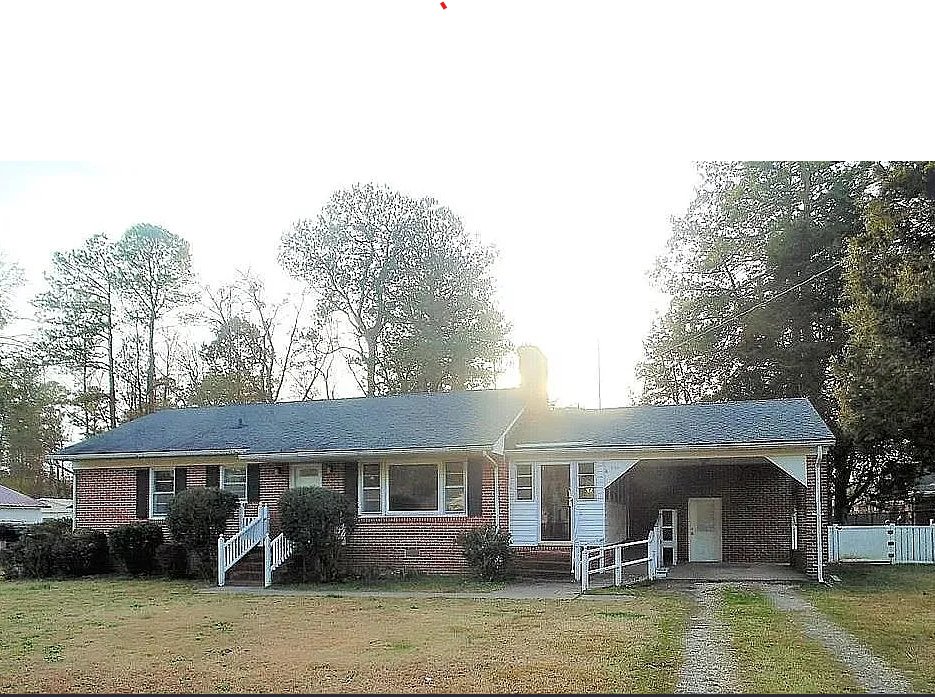 Aulander House: 810 S Commerce St