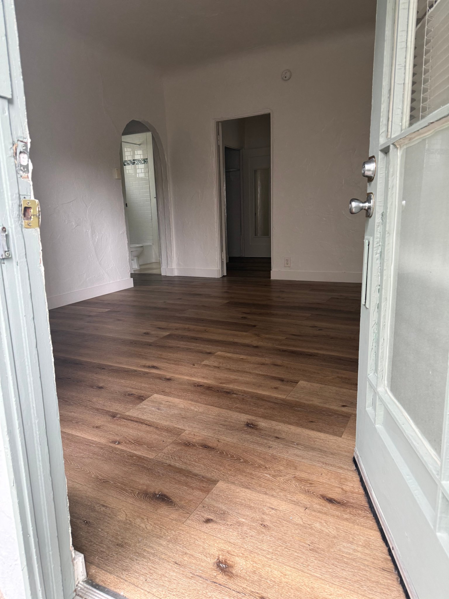 Los Angeles Apartment: 808 2/5 N Poinsettia Pl