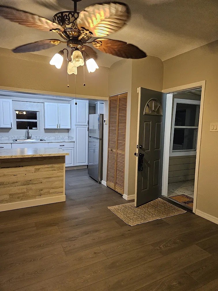 Tampa House: 3705 N Clearfield Ave