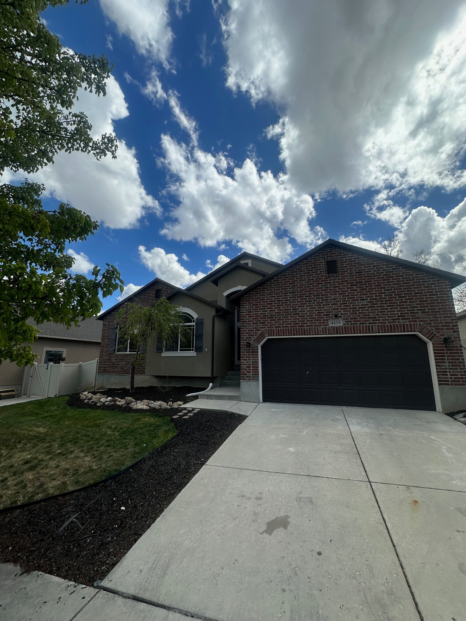 Riverton House: 4433 W Mankato St