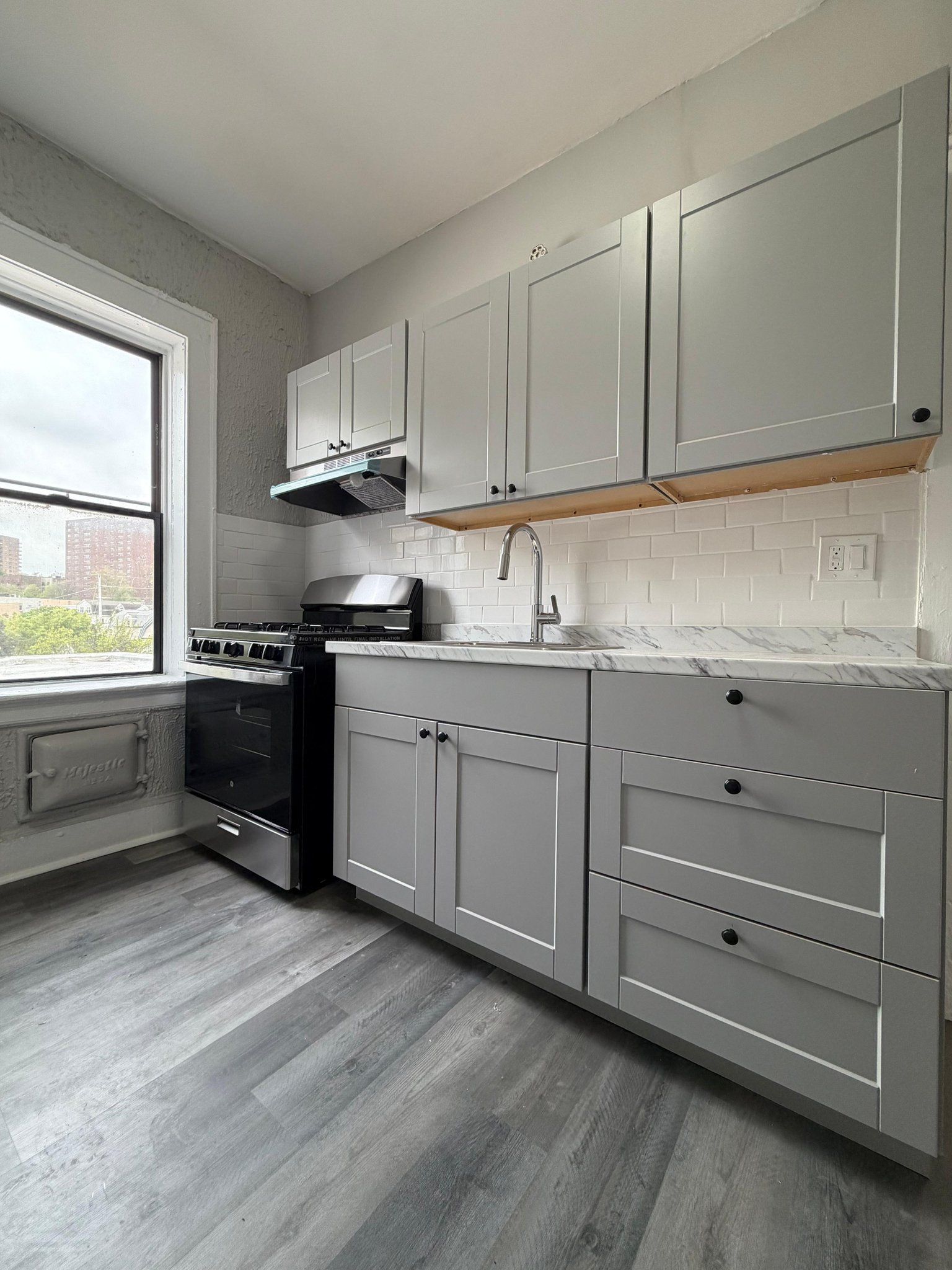 Newark Apartment: 645 Summer Ave