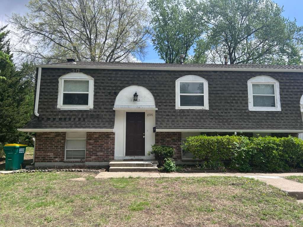 Overland Park Townhome: 10705 W 90th TER