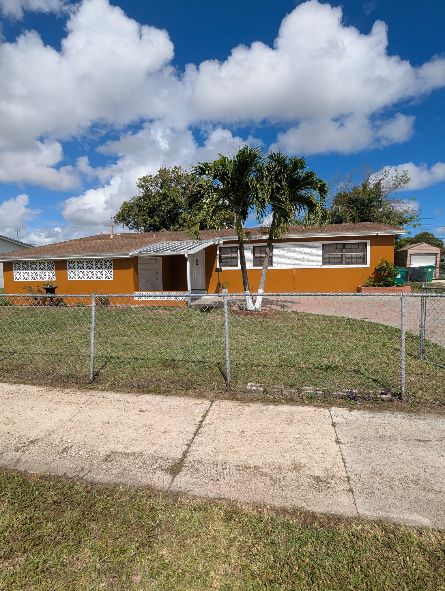 MIAMI GARDENS House: 19401 NW 23 AVE