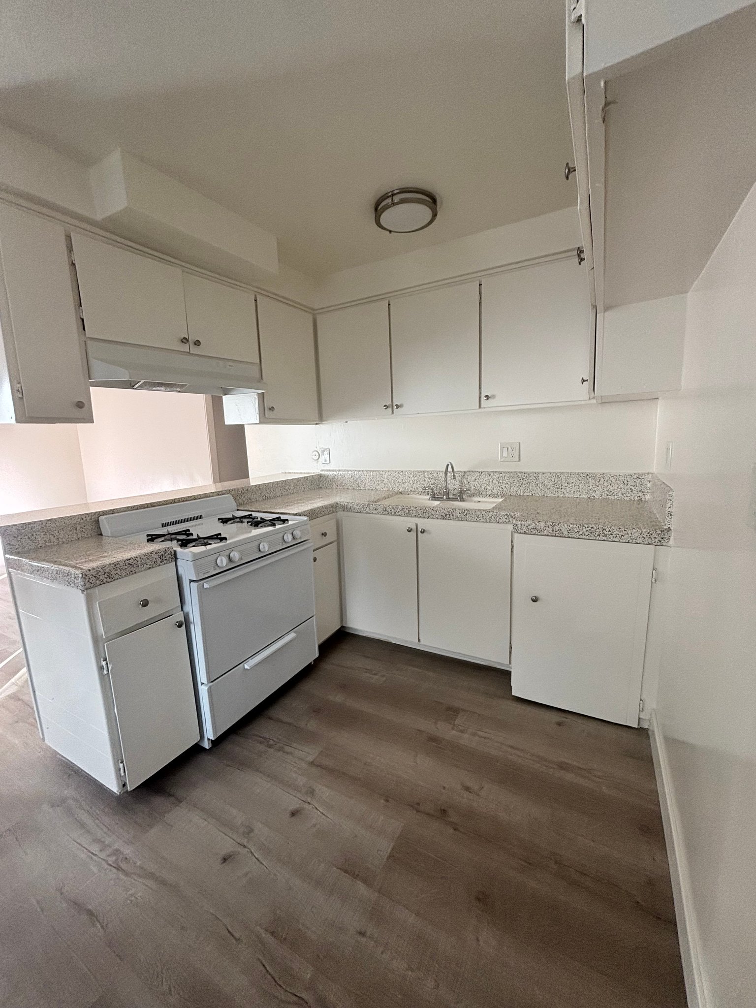 La Mirada Apartment: 8202 Ashgrove Dr #13