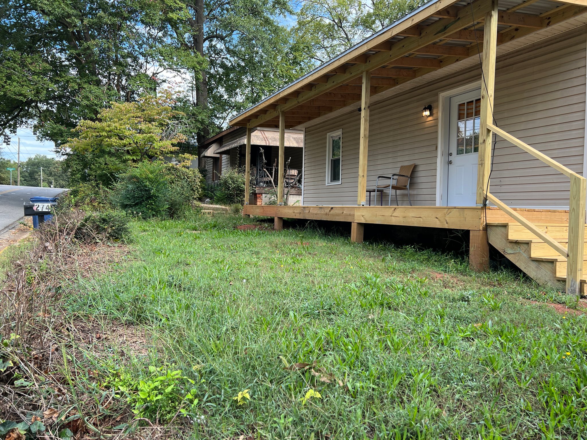 Athens House: 274 N Rocksprings St