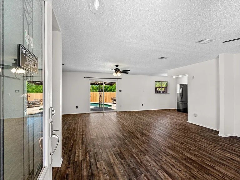 Irving House: 629 Bur Oak Dr