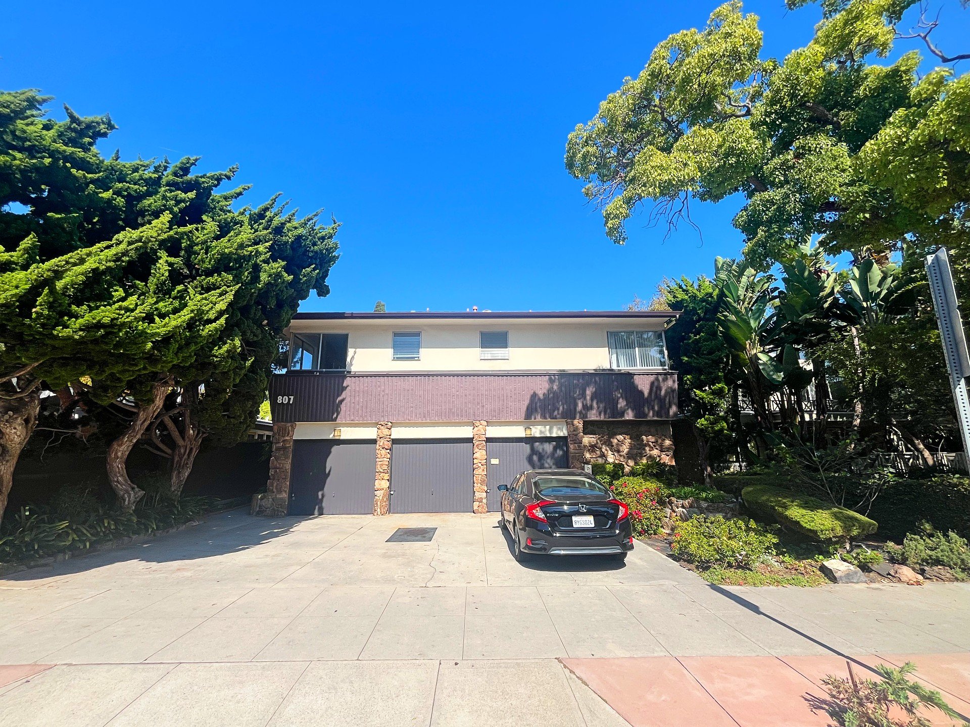 Santa Monica Apartment: 807 3rd St