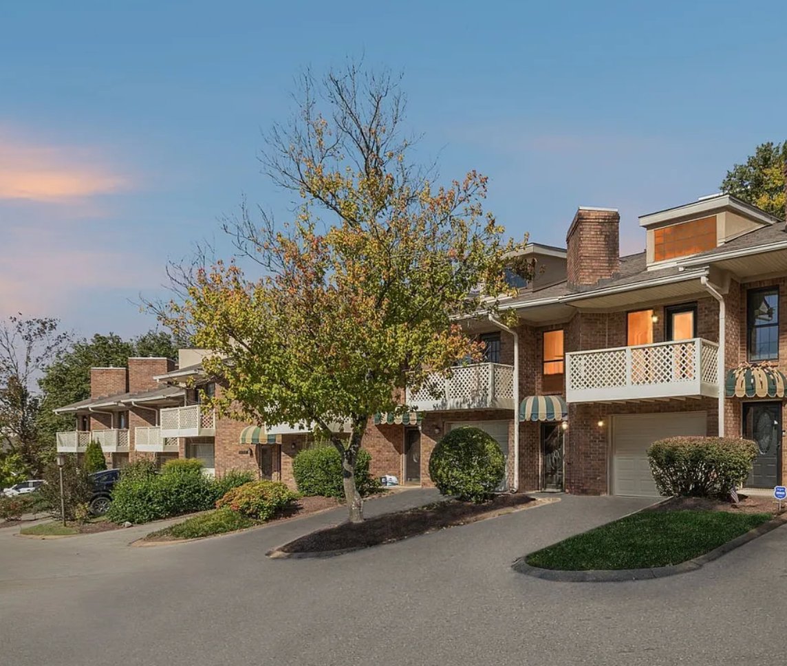 Brentwood Townhome: 231 Glenstone Cir.