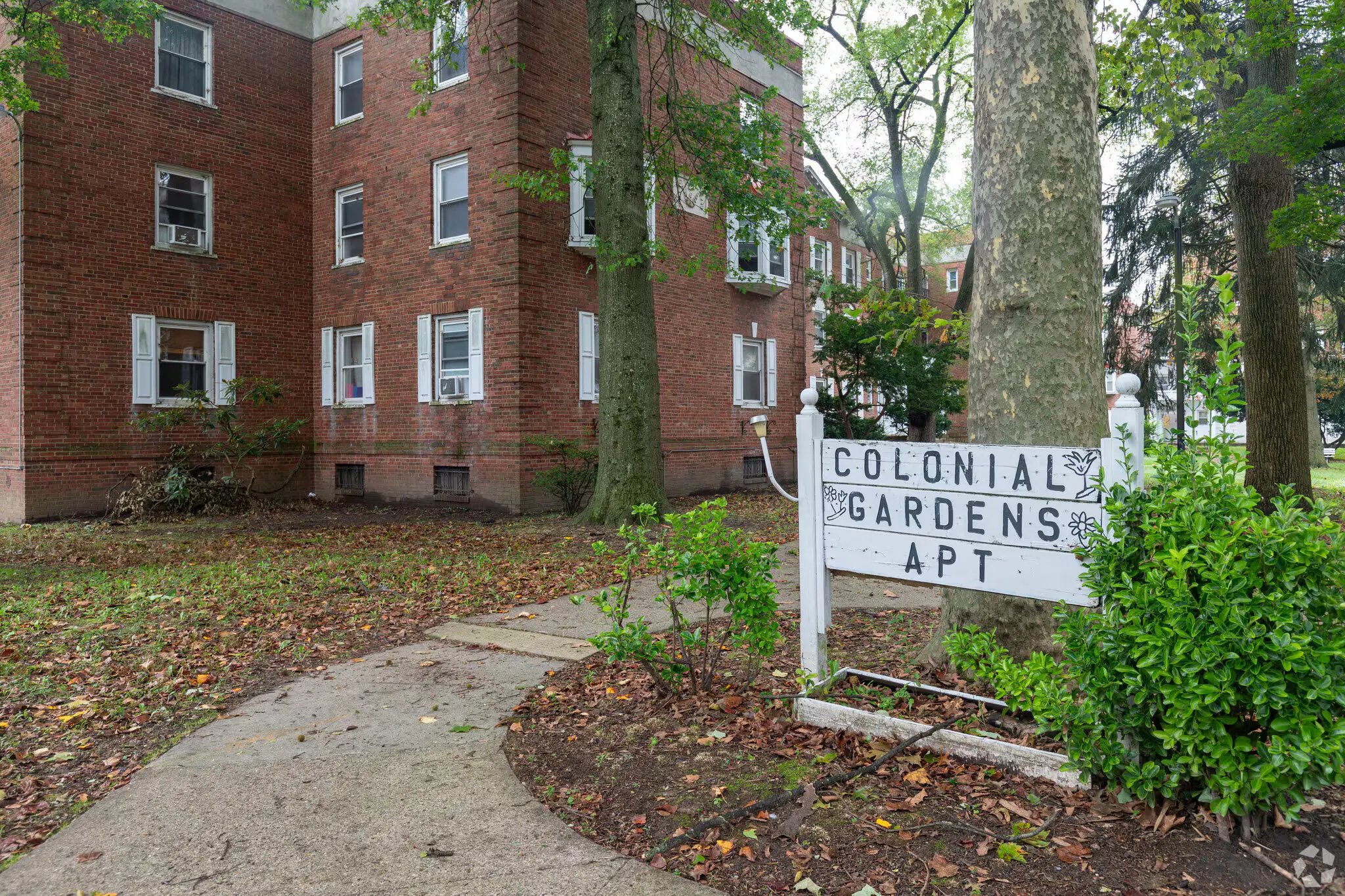 Trenton Apartment: 457 W State St
