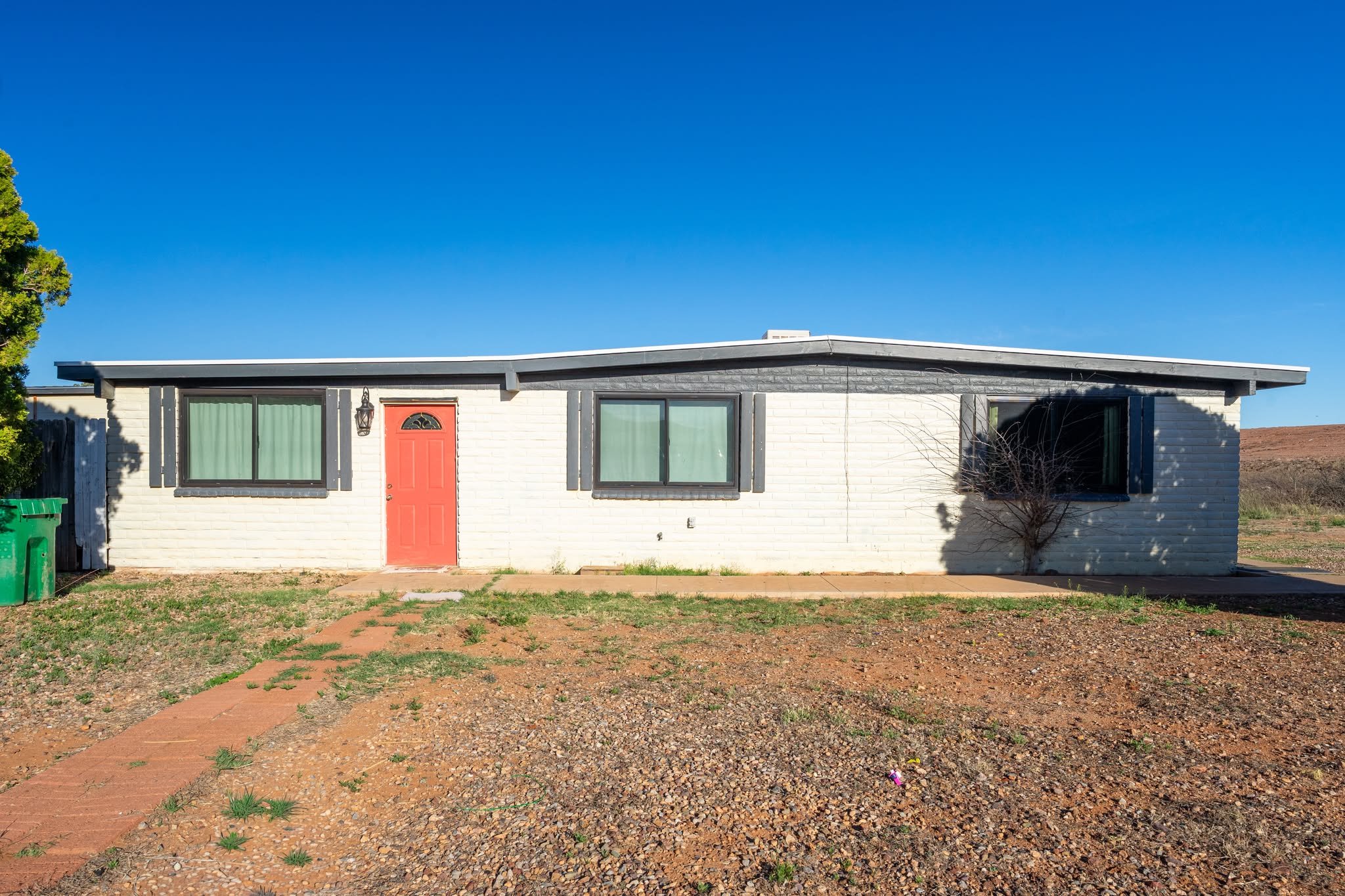 Huachuca City House: 702 N Skyline Dr