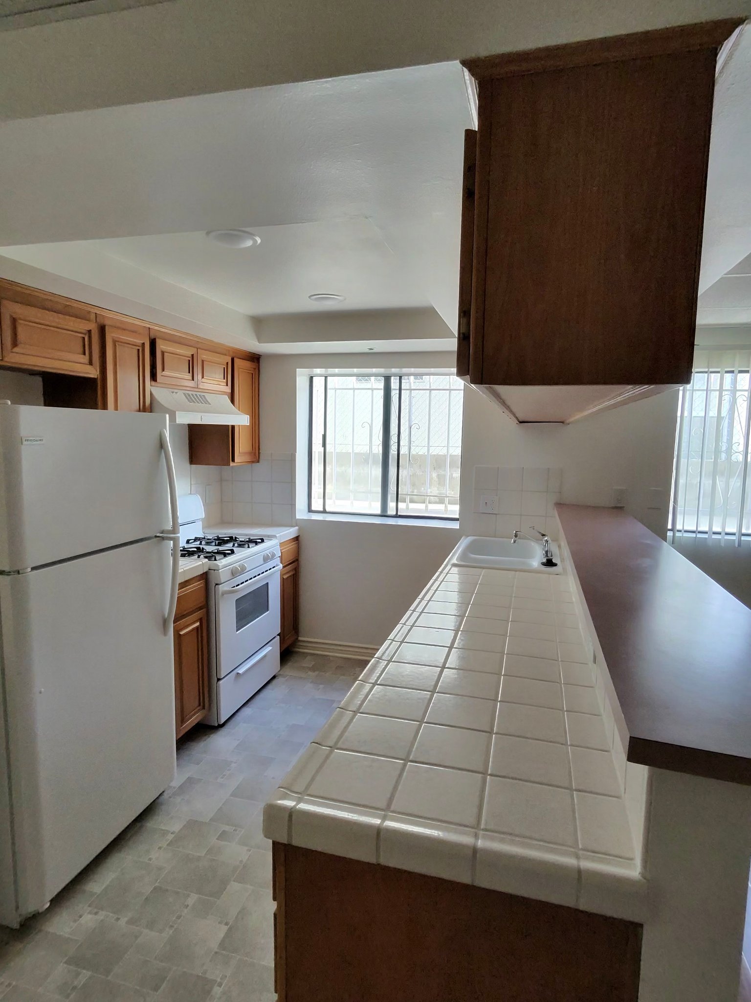 Los Angeles Apartment: 121 S Swall Dr