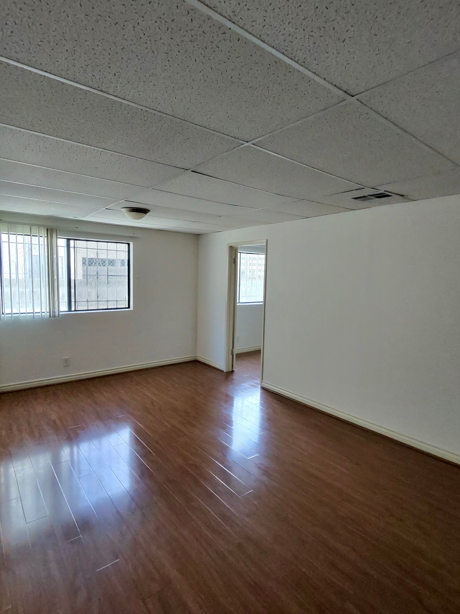 Los Angeles Apartment: 121 S Swall Dr