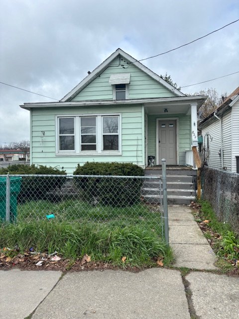 Niagara Falls House: 822 19th Street