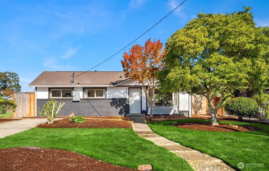 Renton House: 3600 NE 9th St