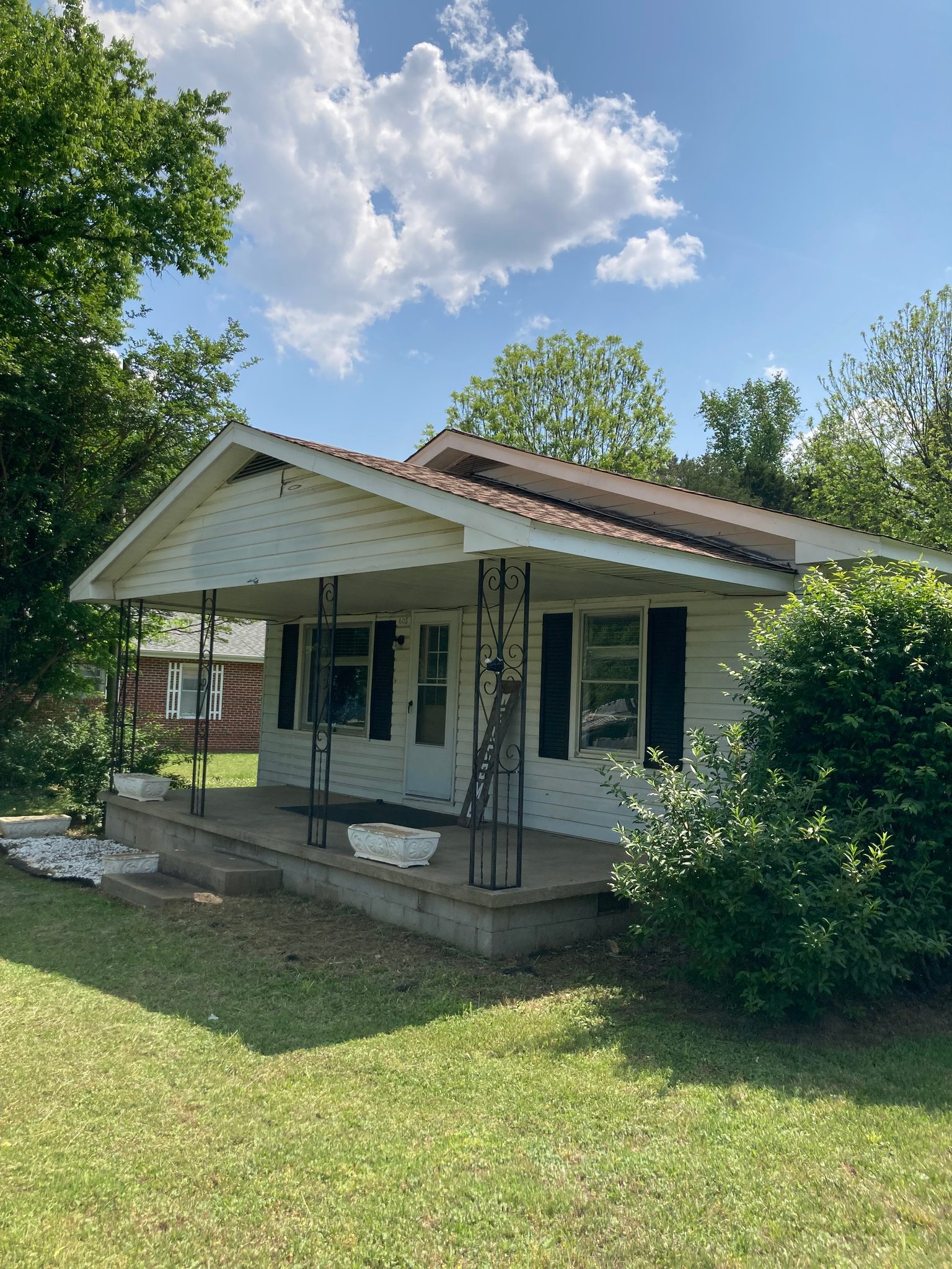 Estill Springs House: 605 Main St.