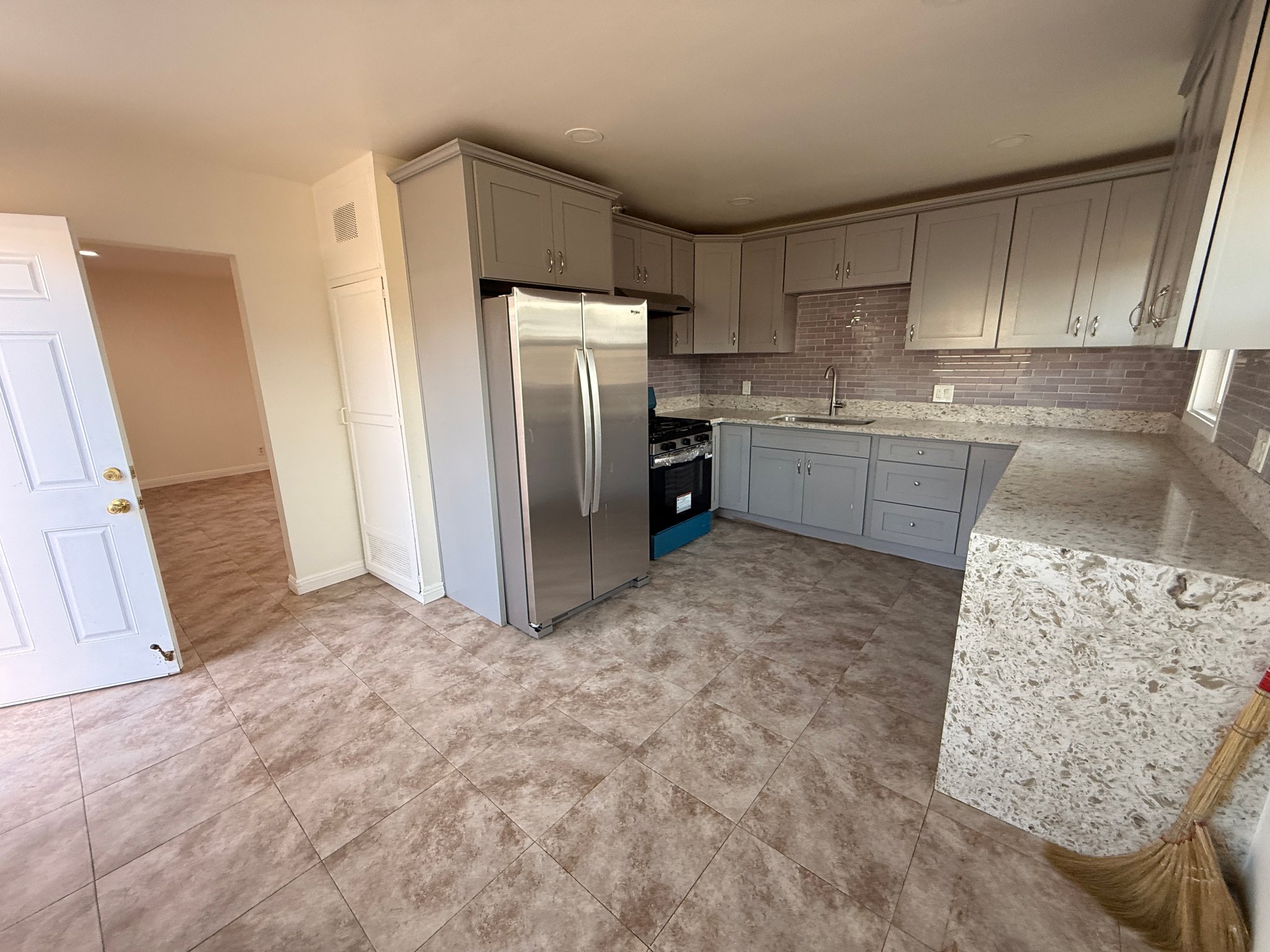 Anaheim House: 2563 W Crescent