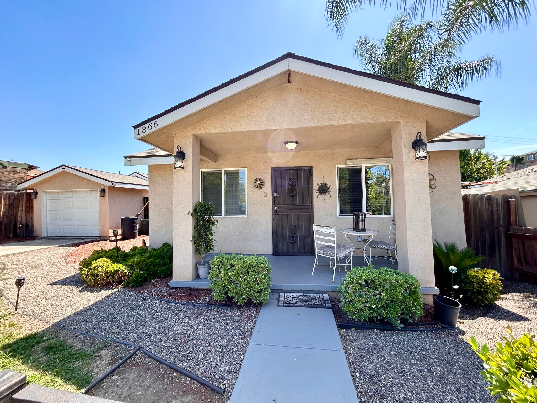 Los Angeles House: 1366 N Soto St