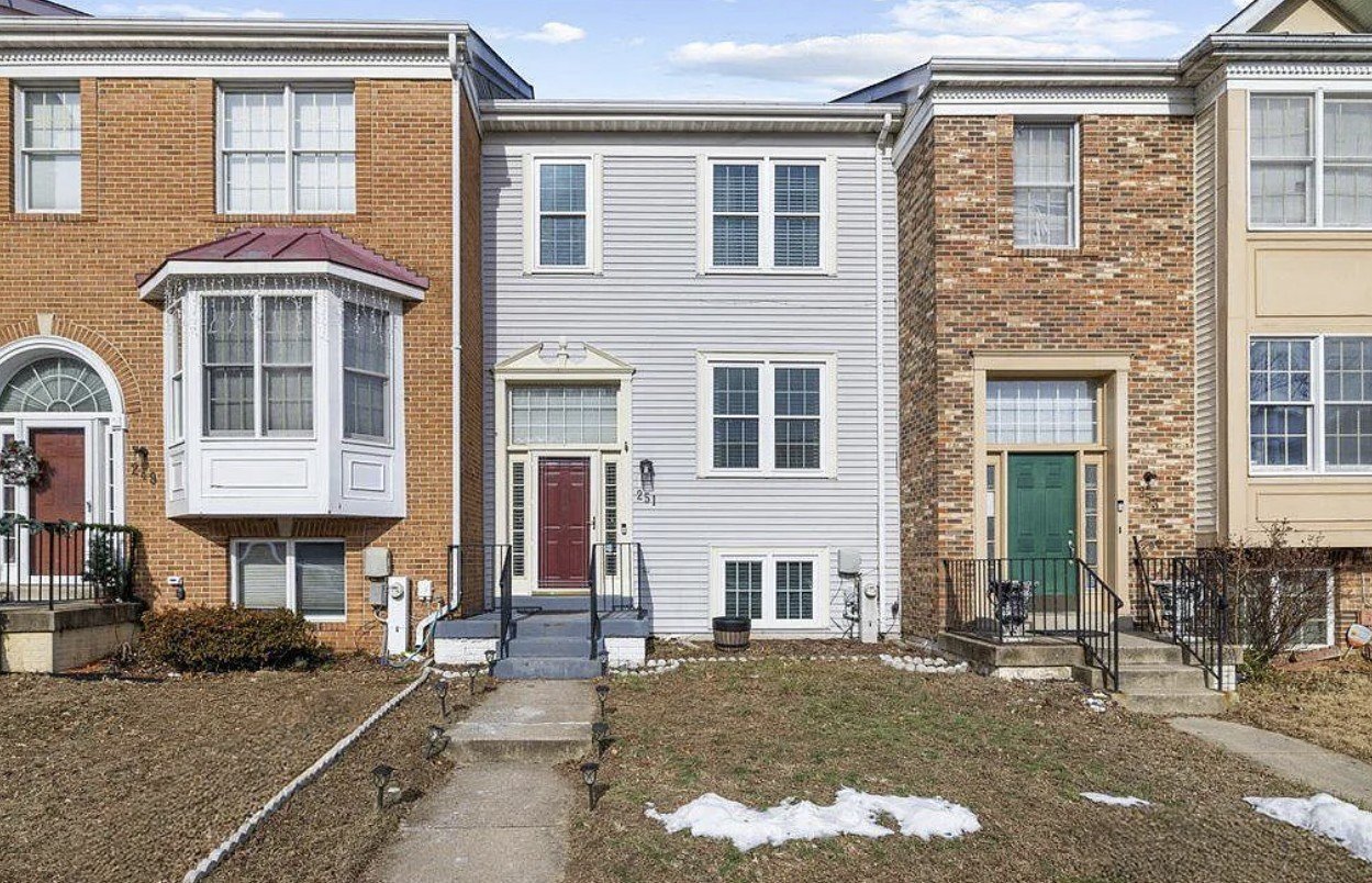 Odenton Townhome: 251 St. Michaels Cir