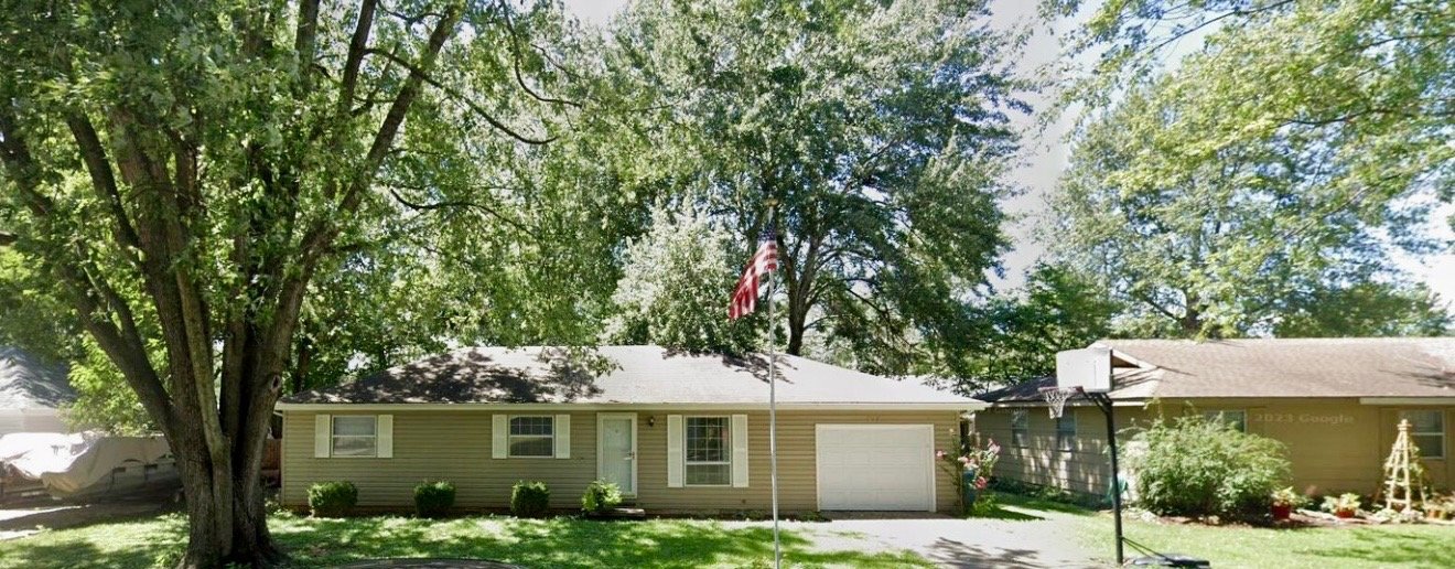 Nixa House: 717 Hillcrest Ave