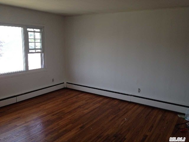 Lindenhurst Multiplex: 6 Riviera Parkway