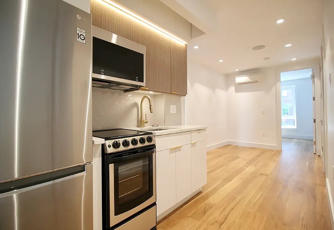 New York Apartment: 223 E 93rd St
