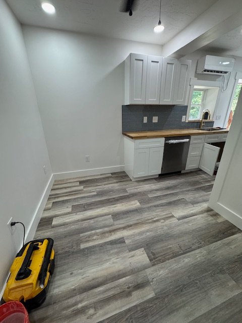 Martin Apartment: 534 Lee Street