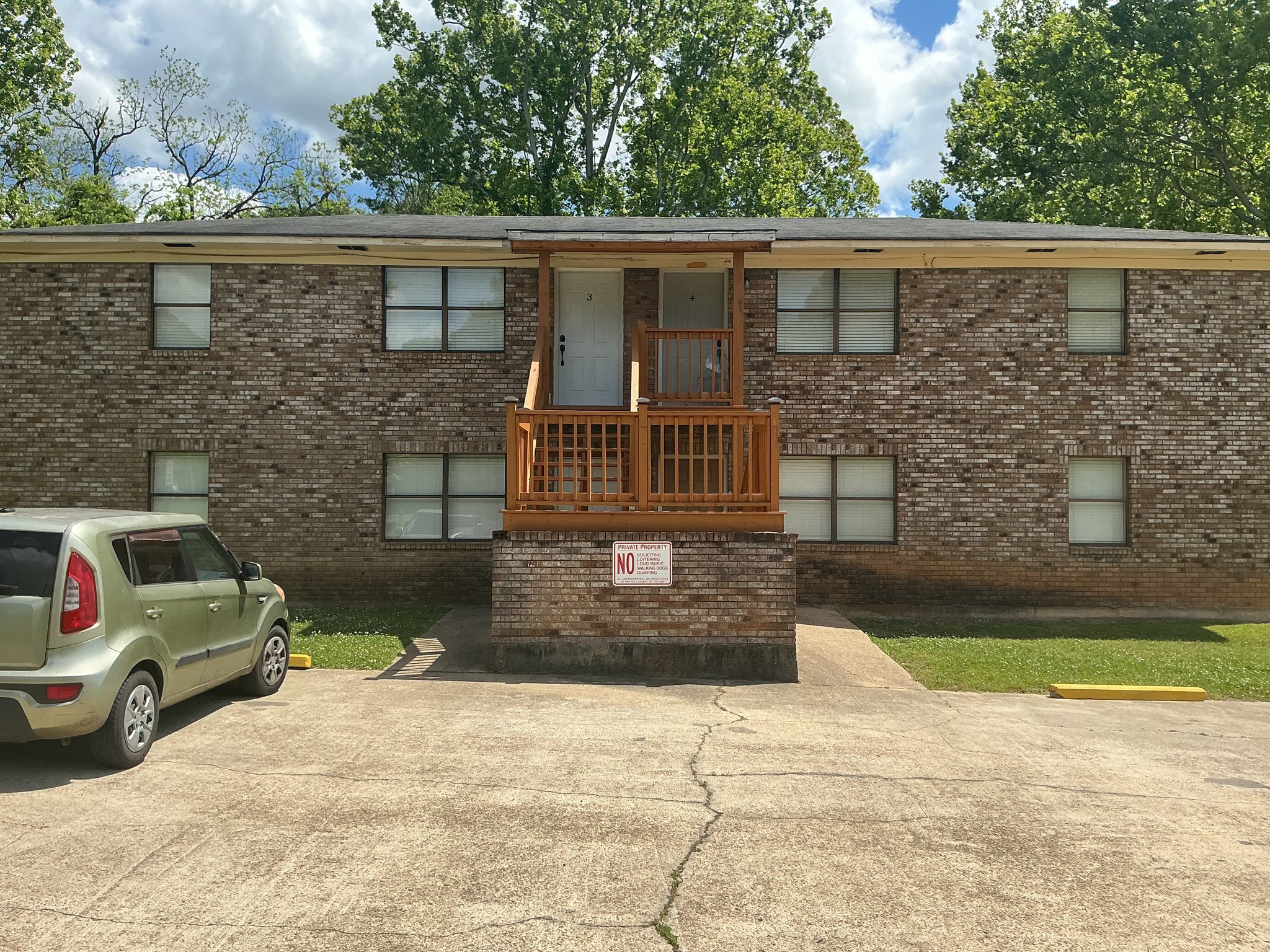 McComb Apartment: 516 Summit St