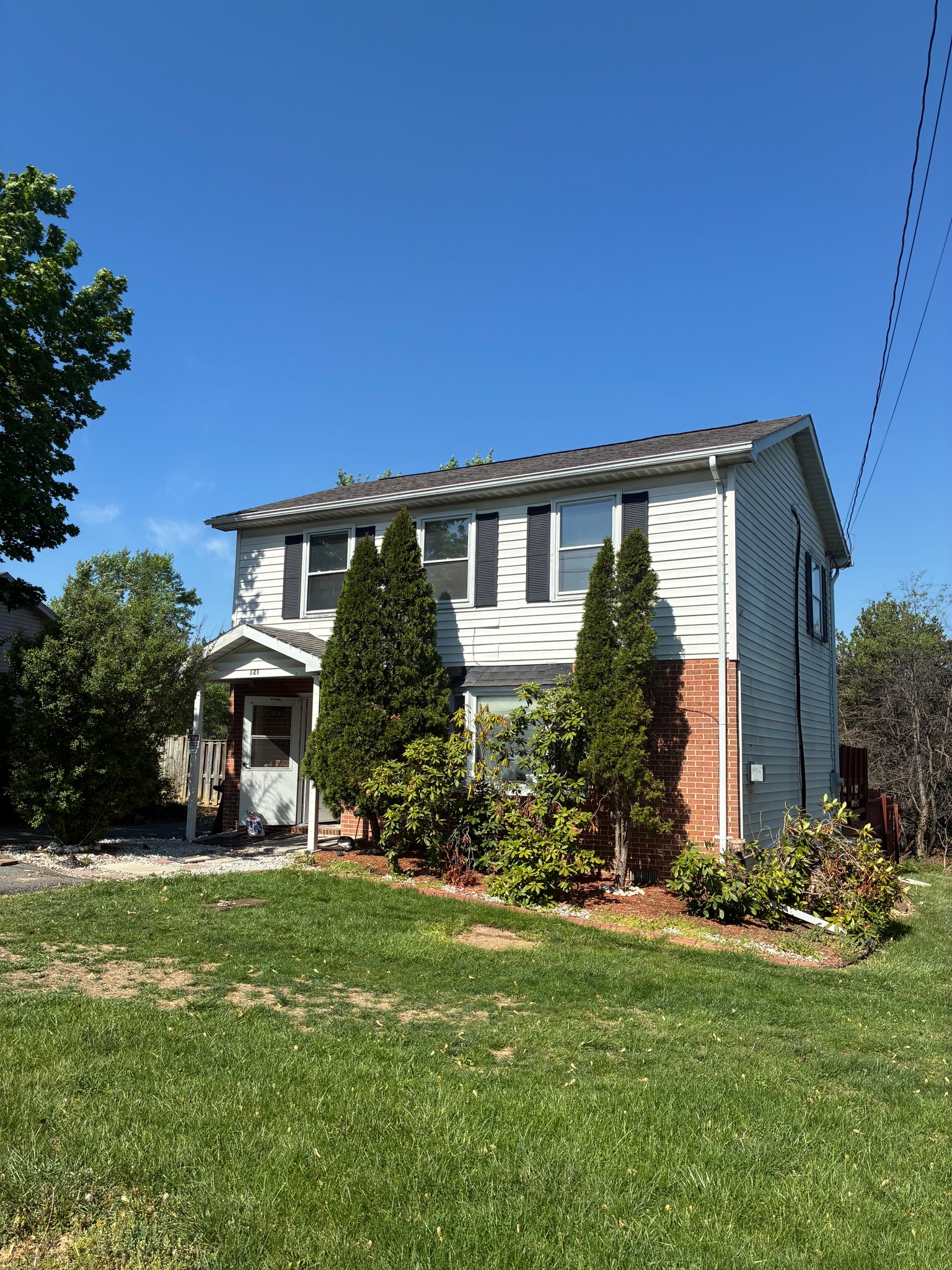 Winchester House: 121 Edgewood Dr