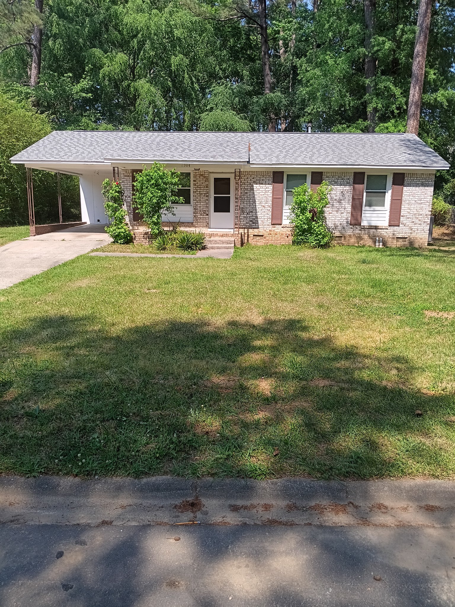 Columbia House: 2304 Saegull Ln