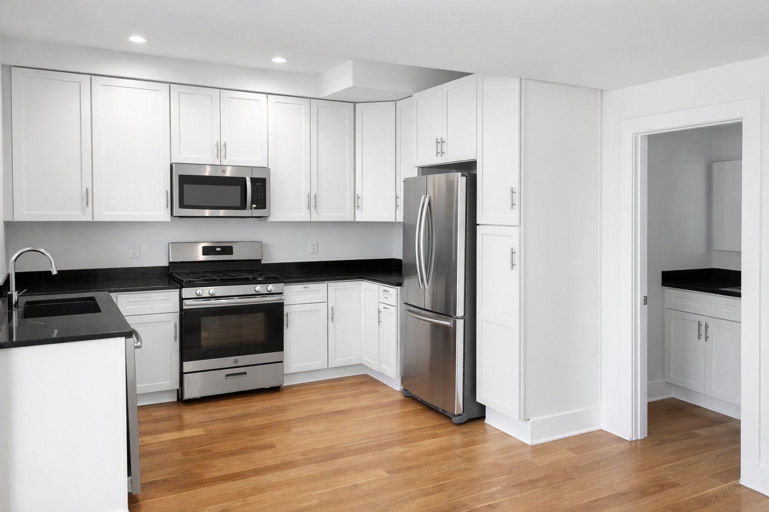 Washington House: 727 Quebec Pl