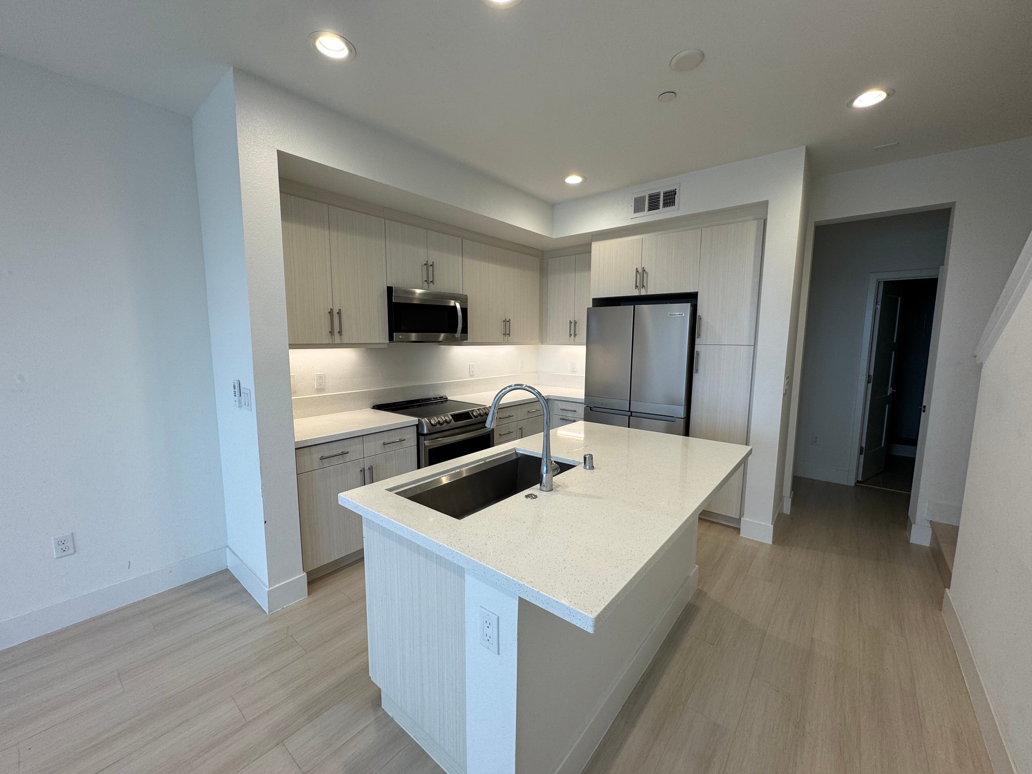 Oakland Townhome: 9887 MACARTHUR BLVD