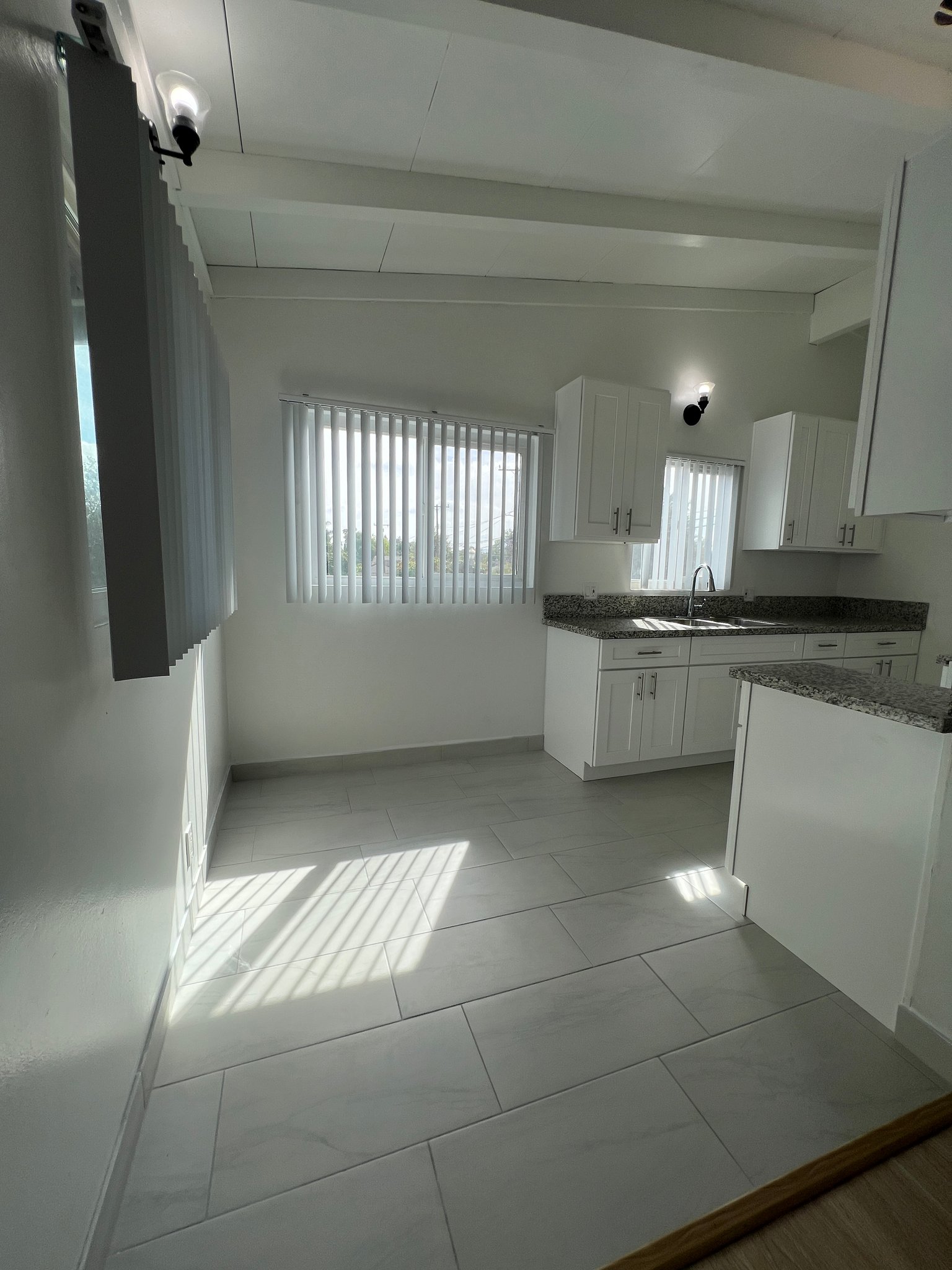Anaheim Apartment: 1102 W Broadway