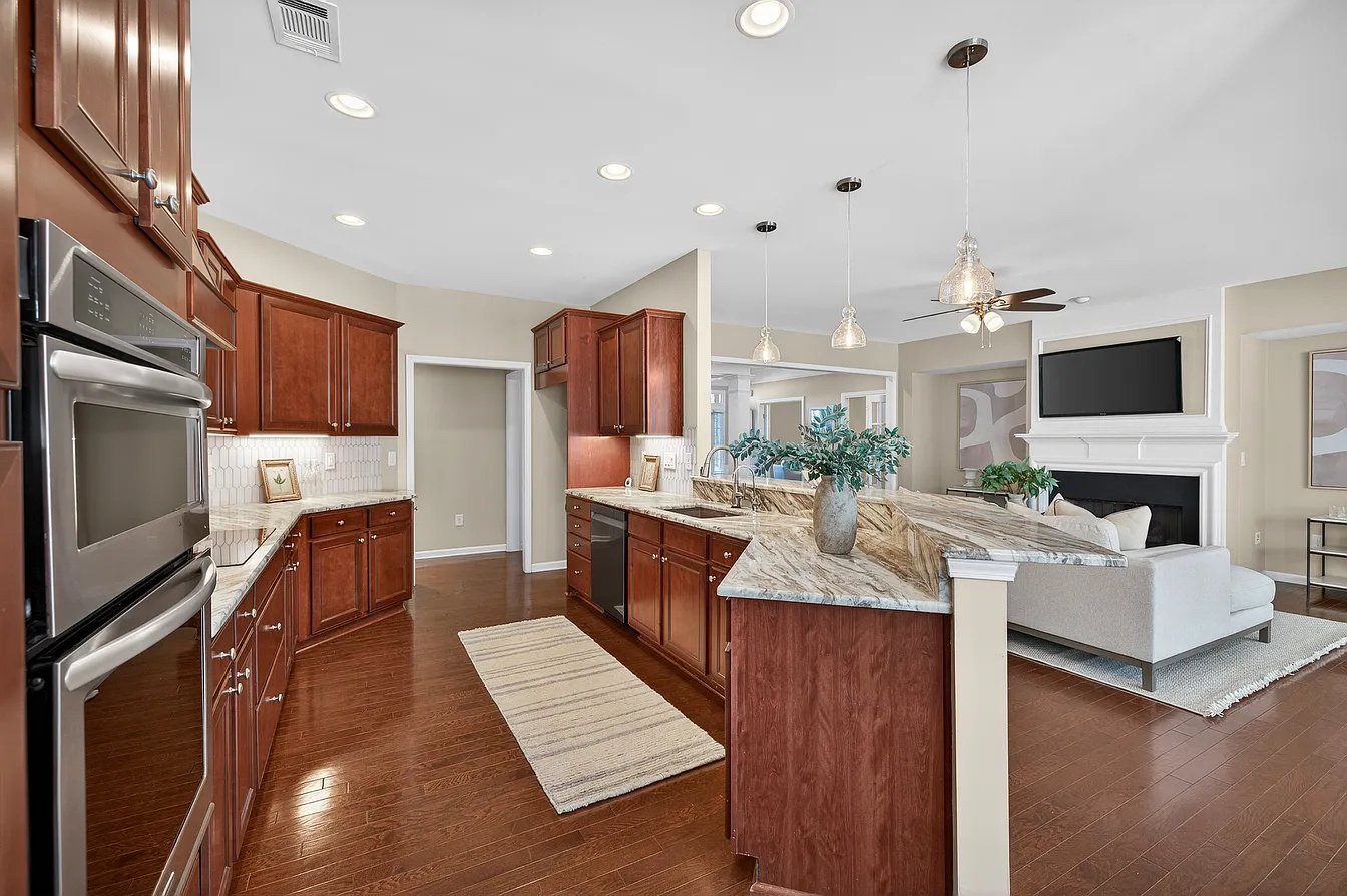 Greensboro House: 1080 Water Front Rd